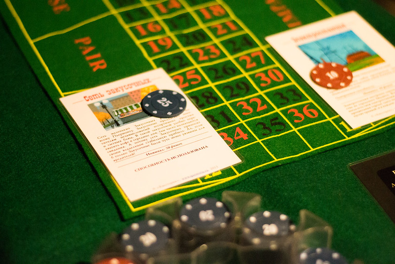 Ведущий развлекает гостей на корпоративе в Иваново