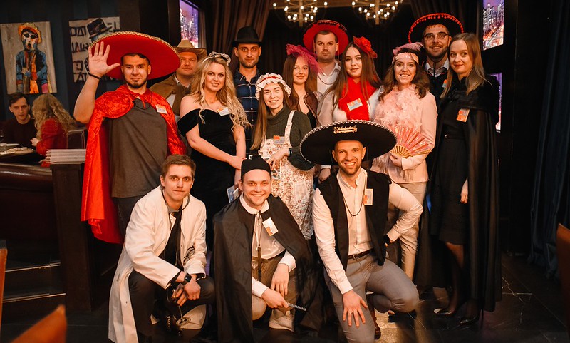 Корпоратив на Новый год в Иваново — празднично украшенный банкетный зал