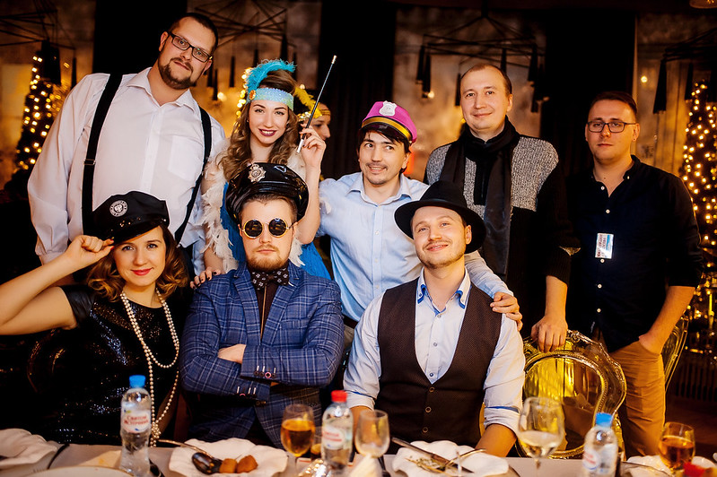 Команда компании празднует Новый год в ресторане Иваново